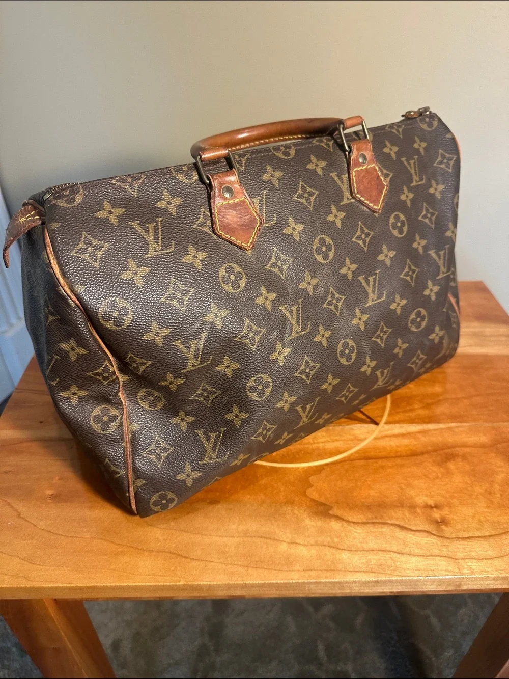 Authentic Louis Vuitton Monogram Speedy 30.